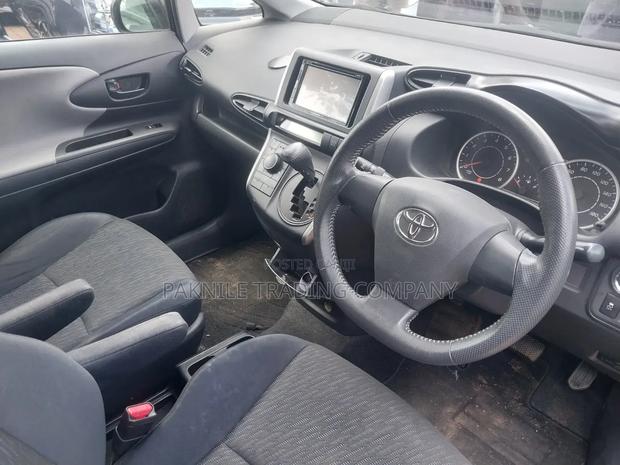 Toyota Wish 2013 Black
