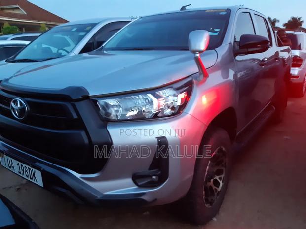 Toyota Hilux 2020 Silver