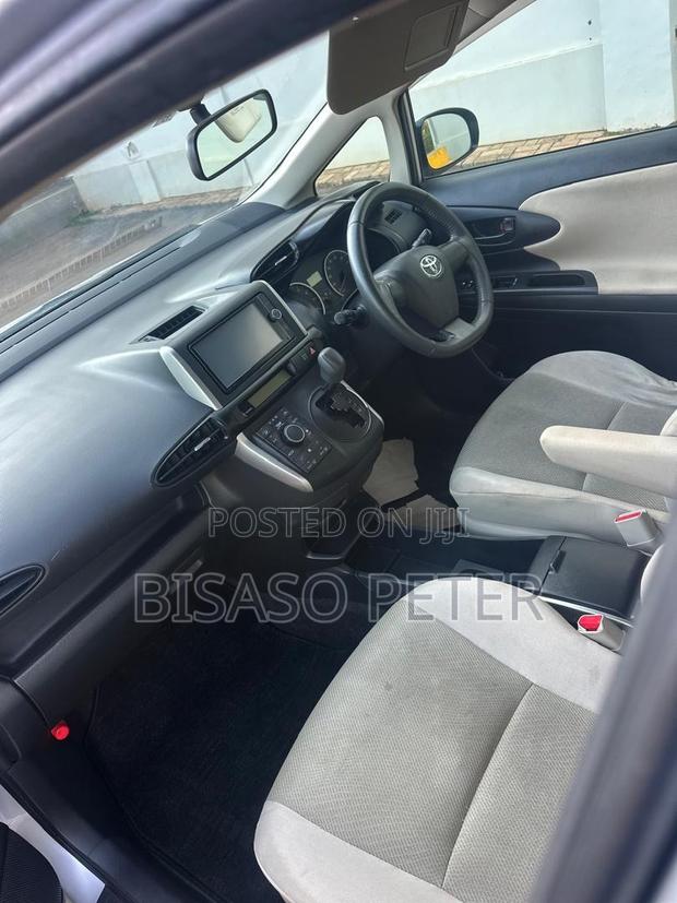 Toyota Wish 2013 Silver