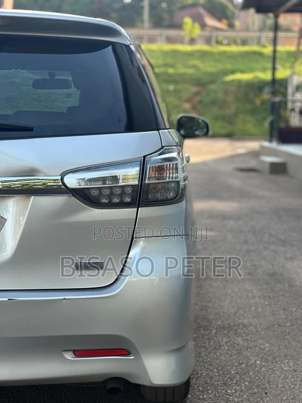 Toyota Wish 2013 Silver