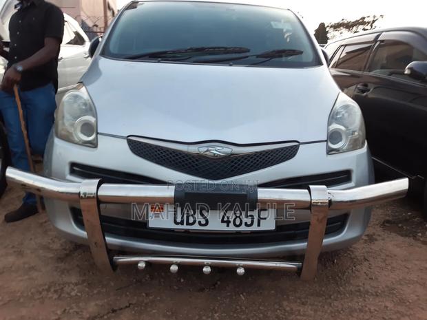 Toyota Ractis 2010 Silver