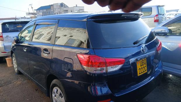 Toyota Wish 2010 Blue