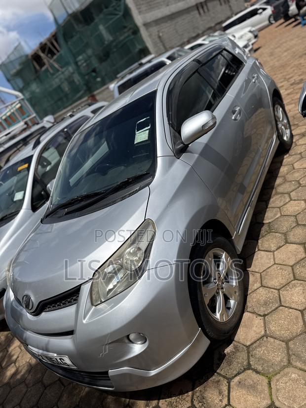 Toyota IST 2007 Silver