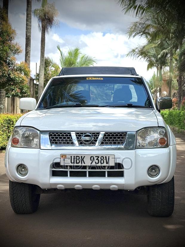Nissan Hardbody 2000i 2006 White