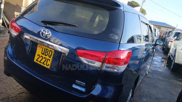 Toyota Wish 2010 Blue