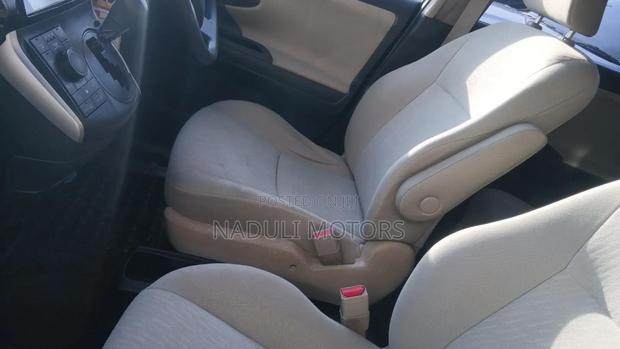 Toyota Wish 2010 Blue