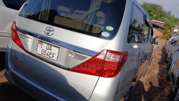 Toyota Alphard 2012 Silver