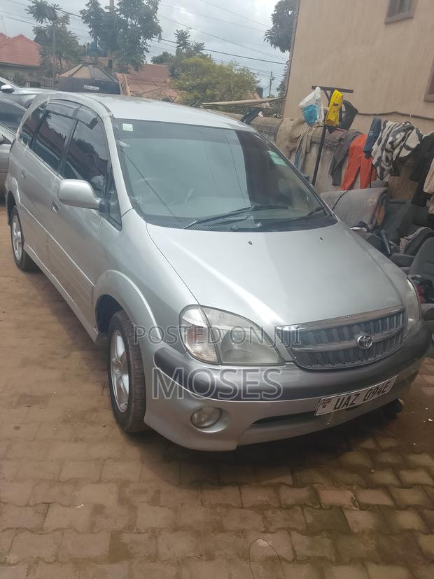 Toyota Nadia 2003 Silver