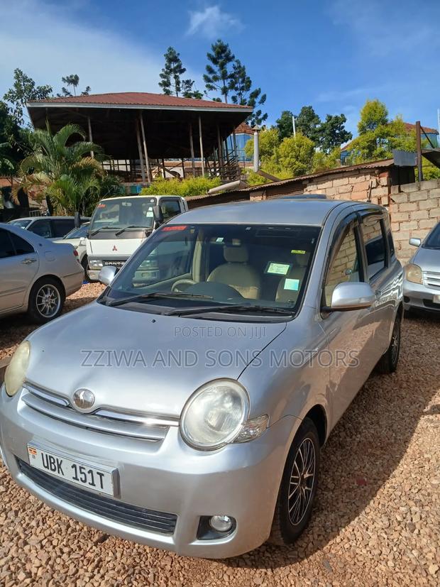 Toyota Sienta 1.5 AWD 2013 Silver