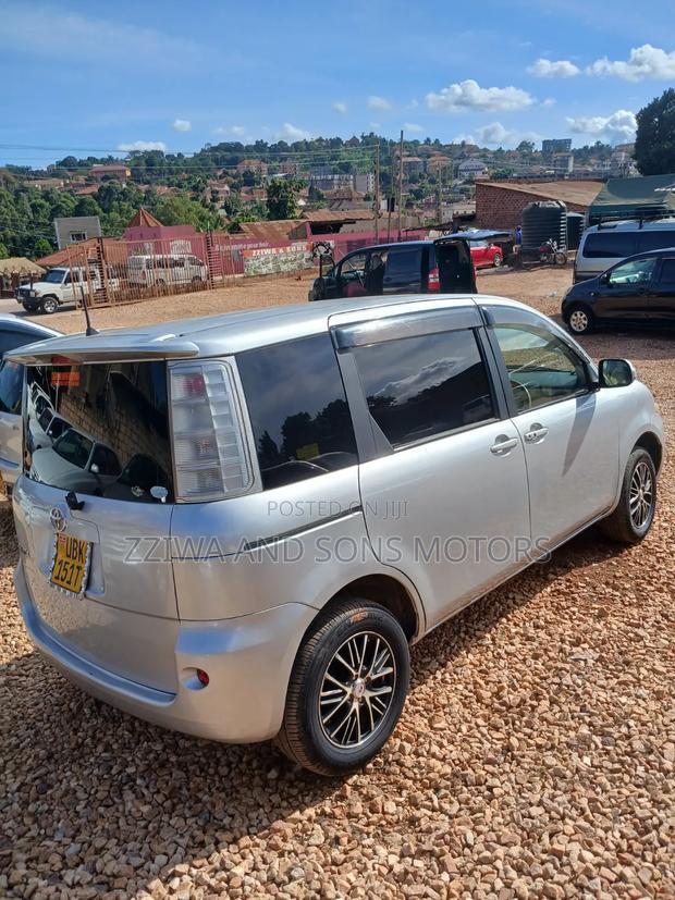 Toyota Sienta 1.5 AWD 2013 Silver