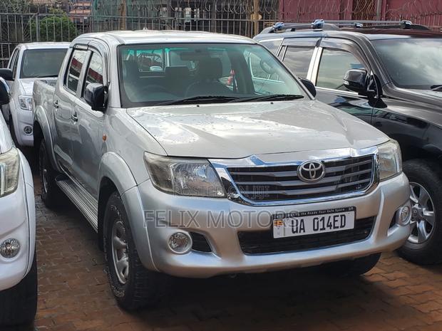 Toyota Hilux 2014 Gold