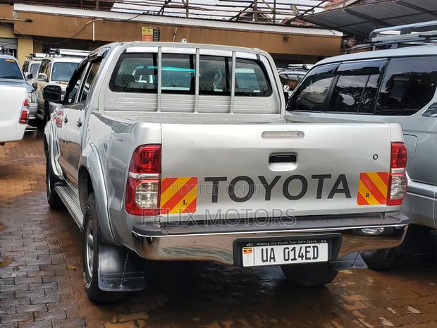 Toyota Hilux 2014 Gold