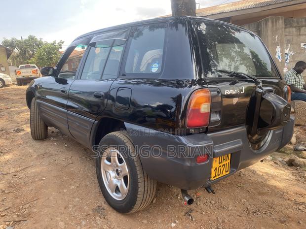 Toyota RAV4 Base FWD 1999 Black