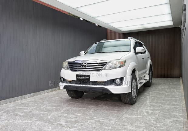 Toyota Fortuner 2.7 AWD 2013 White