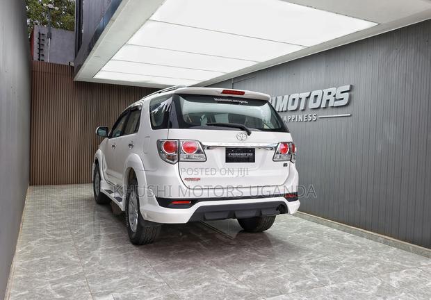 Toyota Fortuner 2.7 AWD 2013 White