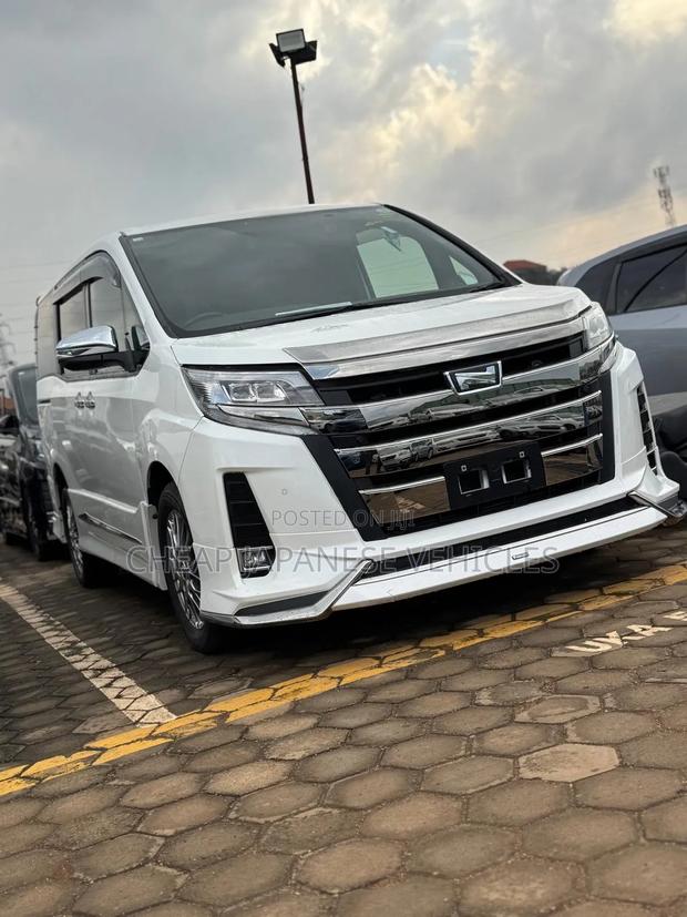 Toyota Noah 2.0 FWD (8 Seater) 2020 White