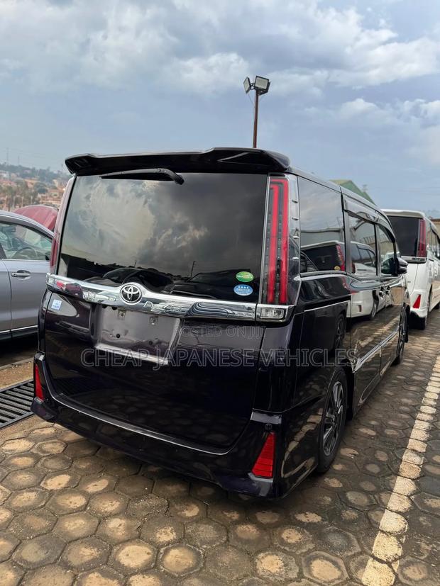 Toyota Noah 2.0 FWD (8 Seater) 2018 Brown