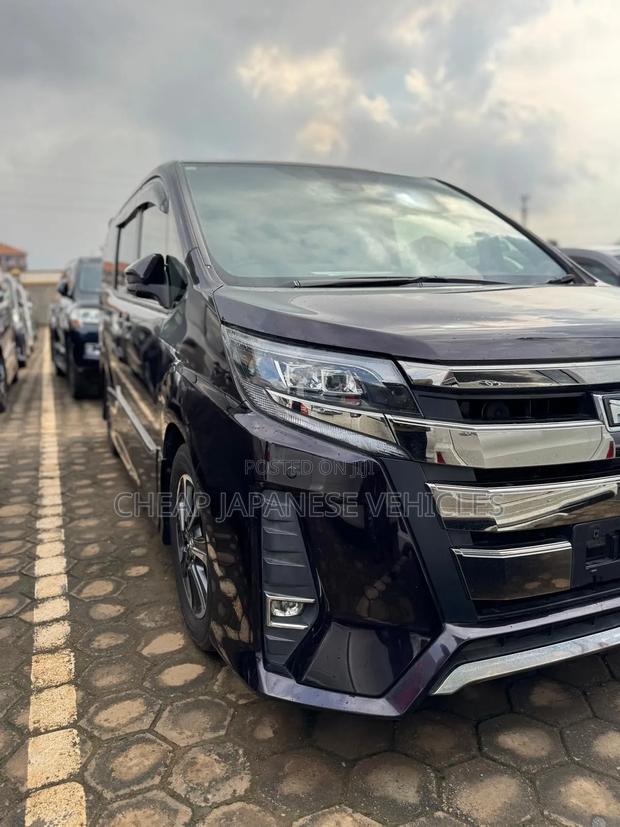 Toyota Noah 2.0 FWD (8 Seater) 2018 Brown