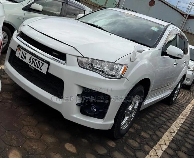 Mitsubishi Outlander 2012 White
