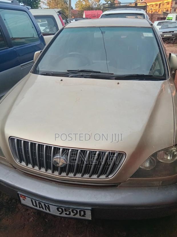 Toyota Harrier 2.2 16V 1999 Brown