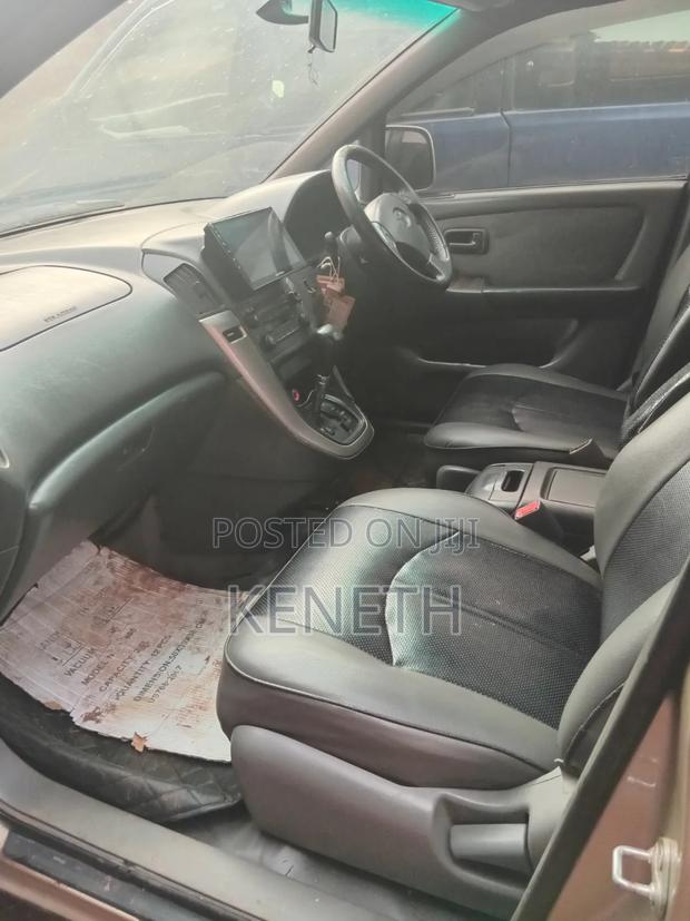 Toyota Harrier 2.2 16V 1999 Brown