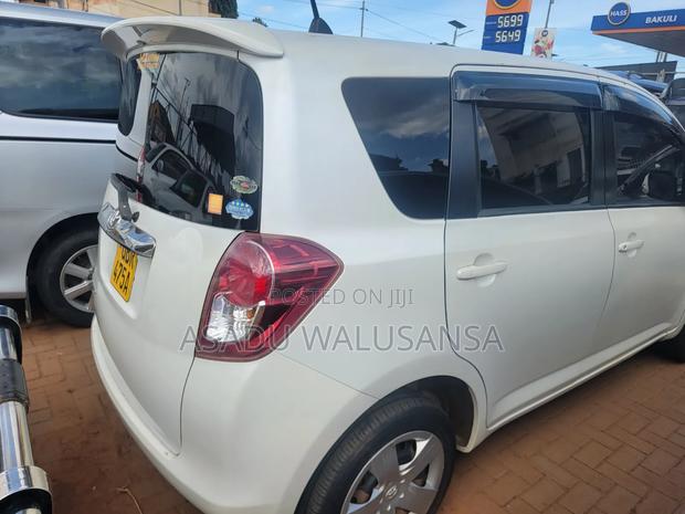 Toyota Ractis 2010 White
