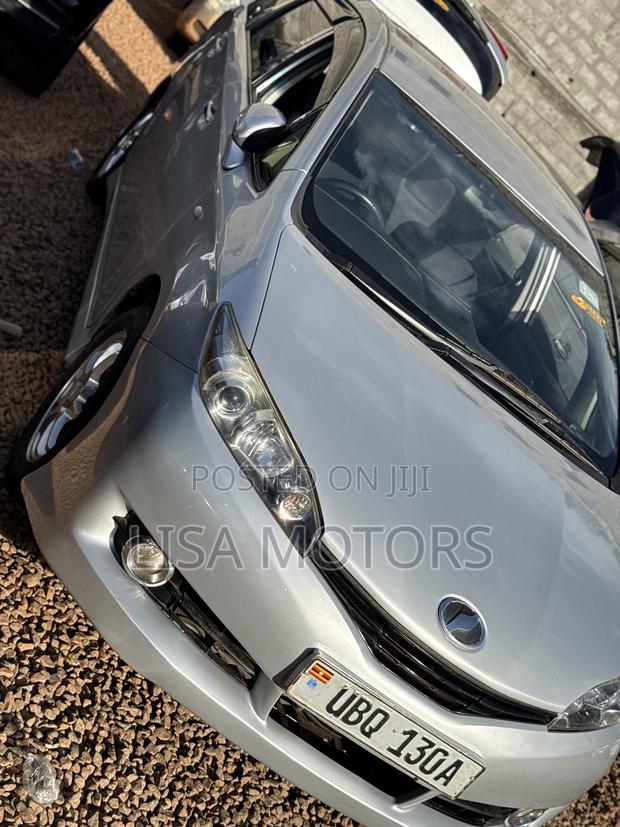Toyota Wish 2010 Silver