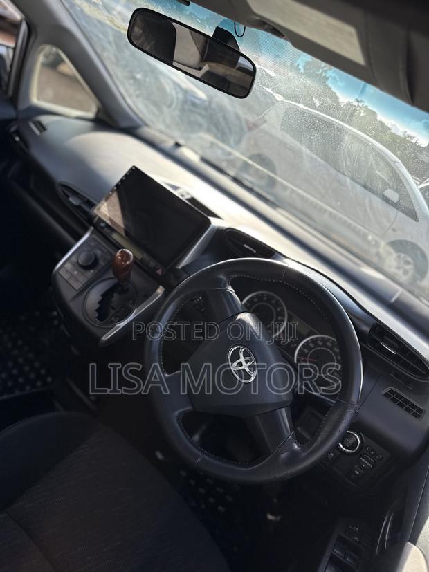 Toyota Wish 2010 Silver