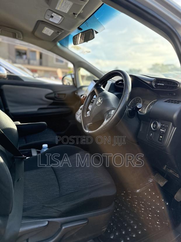 Toyota Wish 2010 Silver