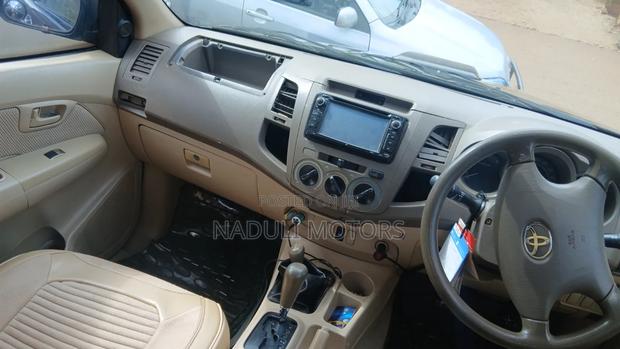 Toyota Hilux 2.5 Cab 2005 Gray