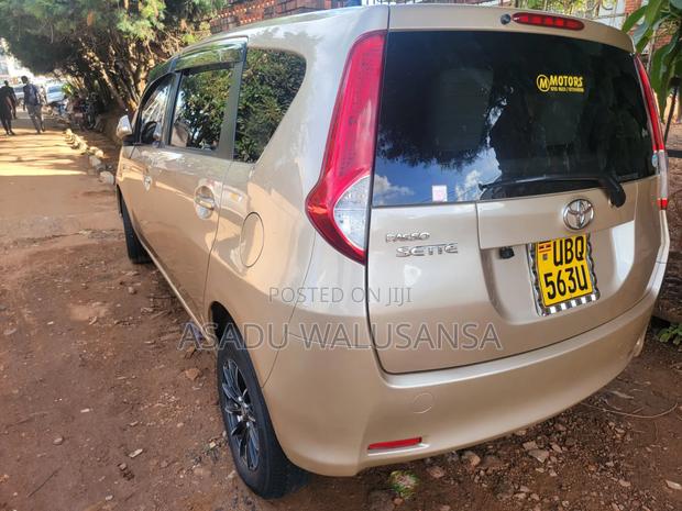 Toyota Passo Sette 2008 Gold