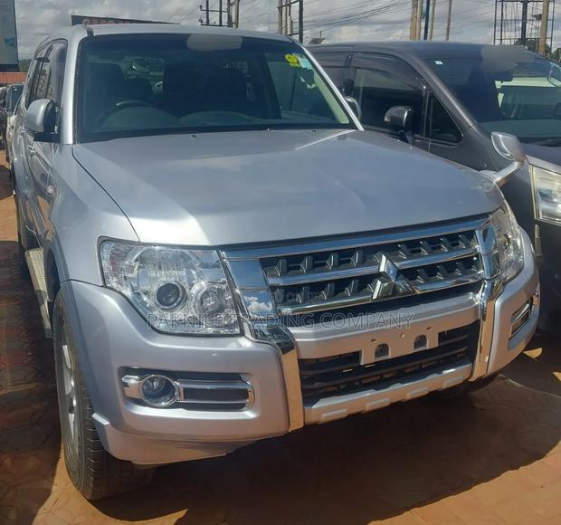Mitsubishi Pajero 2015 Silver