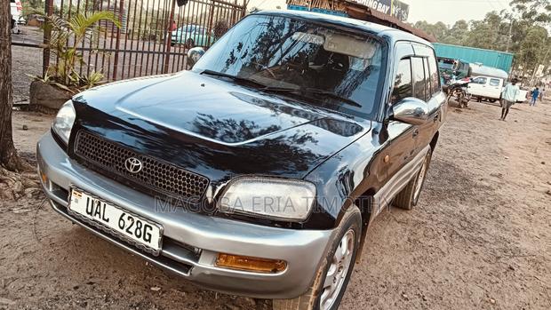 Toyota RAV4 1999 Black