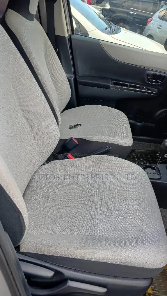 Toyota Vitz 2019 Silver