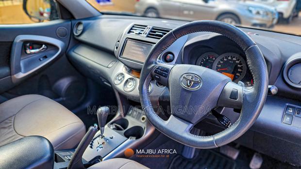 Toyota Vanguard 2011 Black