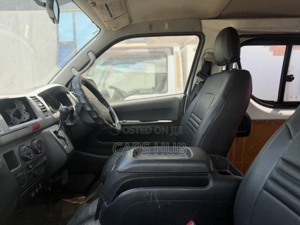 Toyota HiAce 2012 White