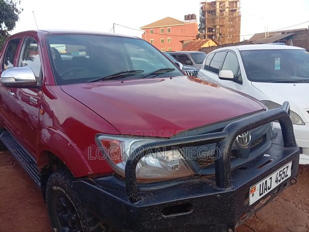Toyota Hilux 2.5 D-4D 2007 Red