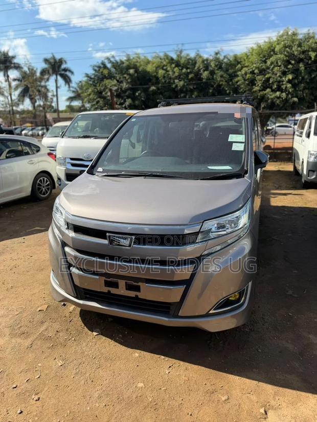 Toyota Noah 2.0 AWD (8 Seater) 2018 Gray