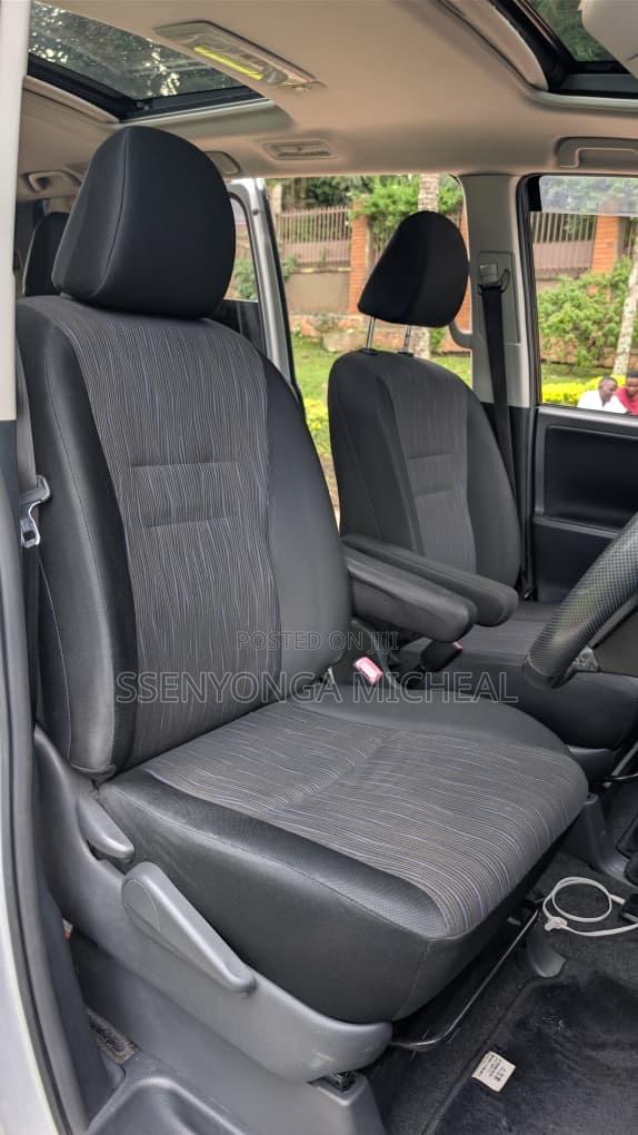 Toyota Noah 2012 Silver