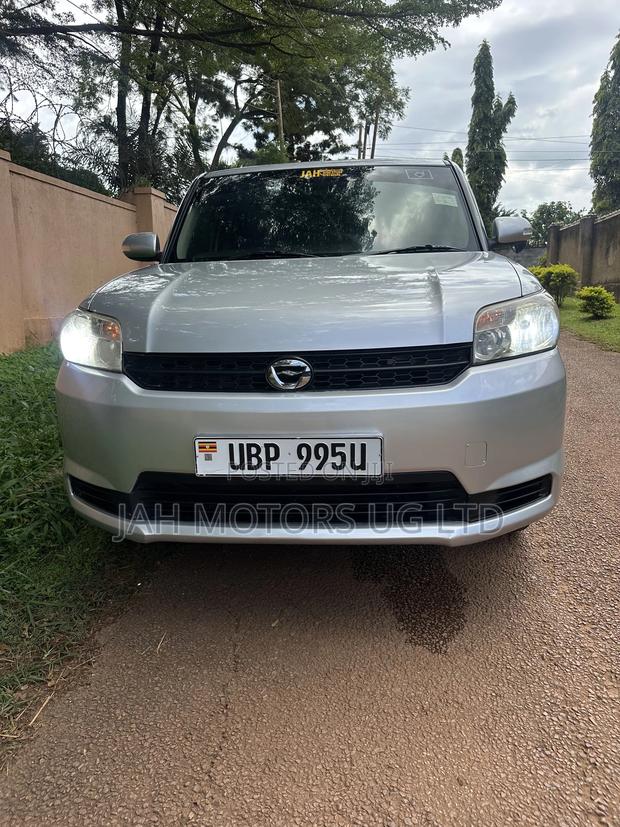 Toyota Corolla Rumion Hatchback 1.5 FWD 2010 Silver