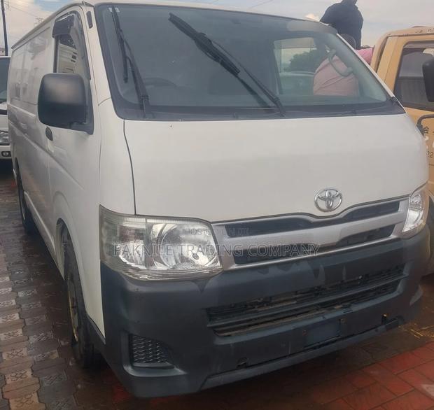 Toyota HiAce 2012