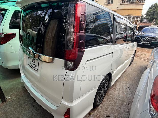 Toyota Noah 2016 Black