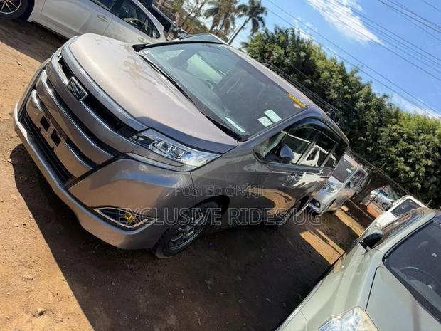 Toyota Noah 2.0 AWD (8 Seater) 2018 Gray