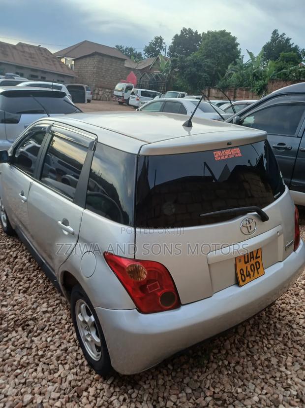 Toyota IST 2002 Silver