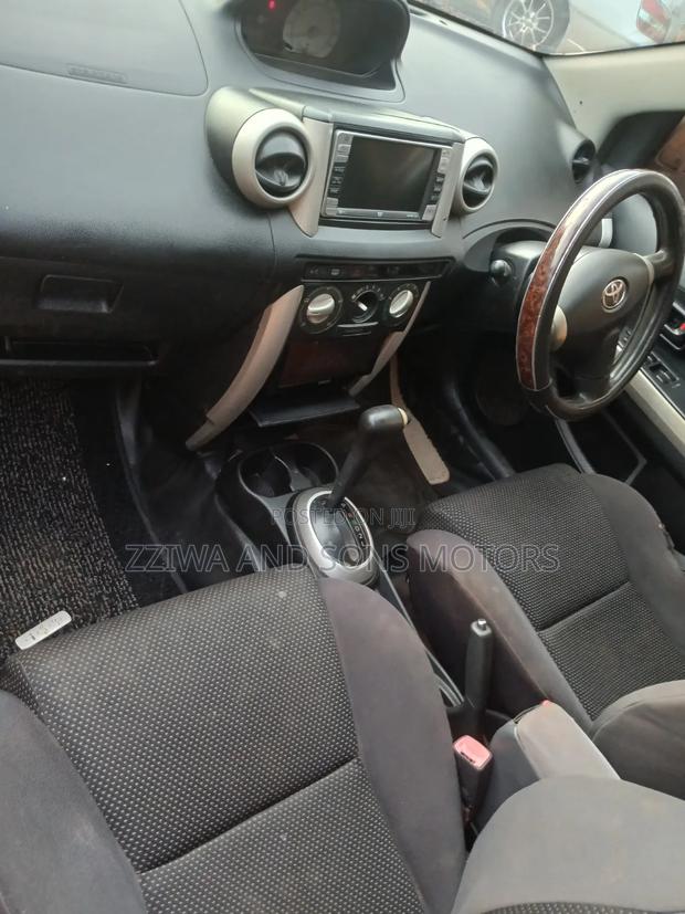 Toyota IST 2002 Silver