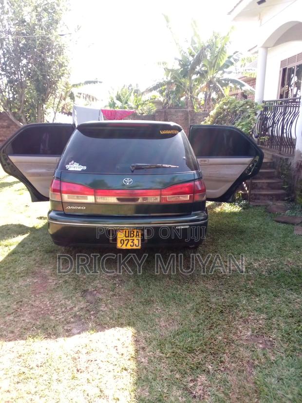 Toyota Vista 2000 Green