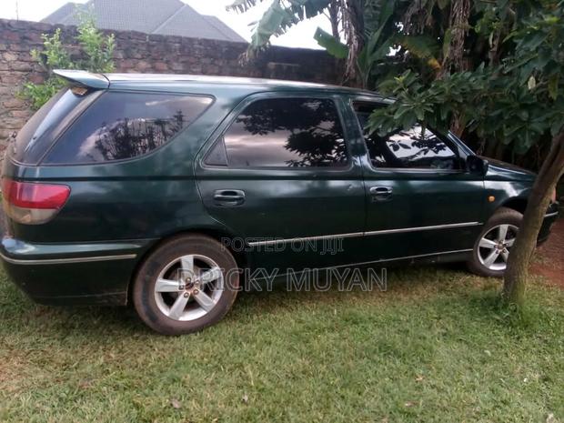 Toyota Vista 2000 Green