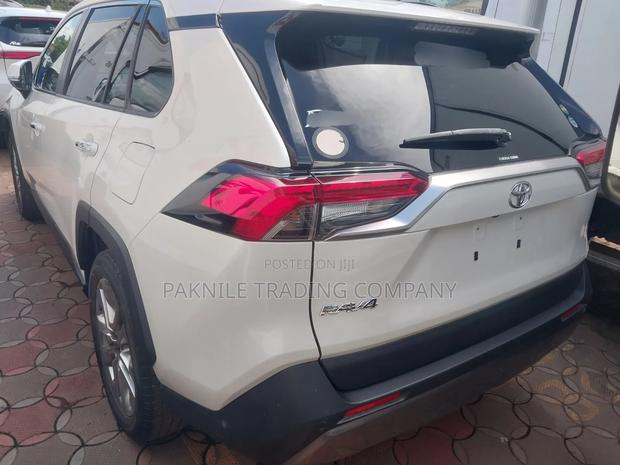 Toyota RAV4 2020 White