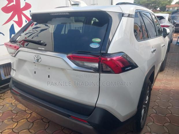 Toyota RAV4 2020 White