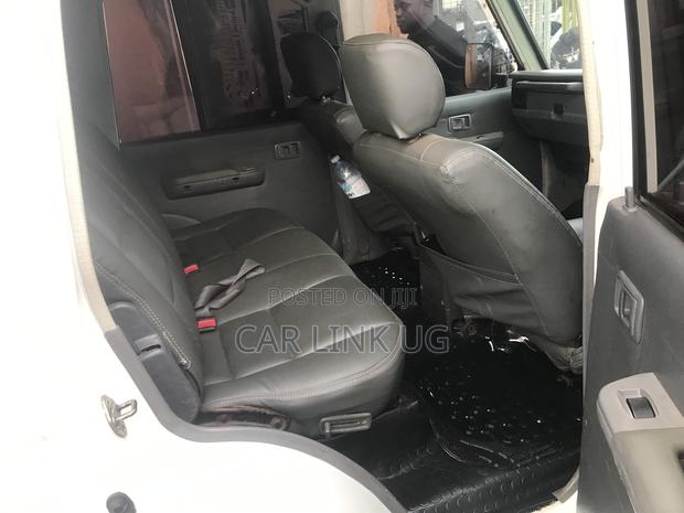 Toyota Land Cruiser 2000 White